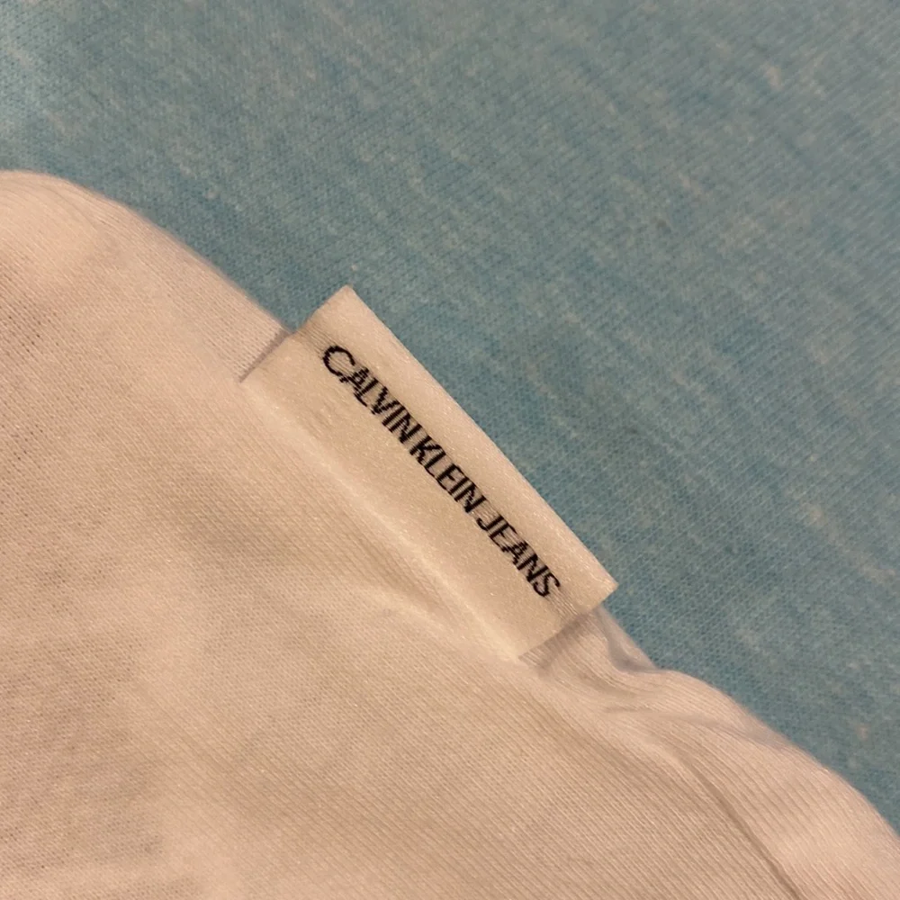 Calvin Klein Jeans T-shirt New w/tags Perfect Condition-Small - Picture 5 of 6